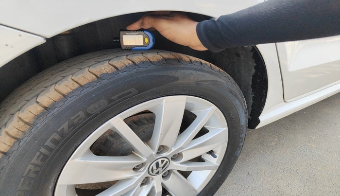 2015 Volkswagen Polo HIGHLINE1.5L, Diesel, Manual, 1,66,584 km, tyre