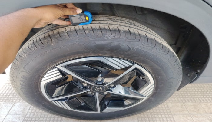 2023 Tata NEXON FEARLESS PURPLE + SUNROOF DCA DUAL TONE 1.2 PETROL, Petrol, Automatic, 3,500 km, tyre