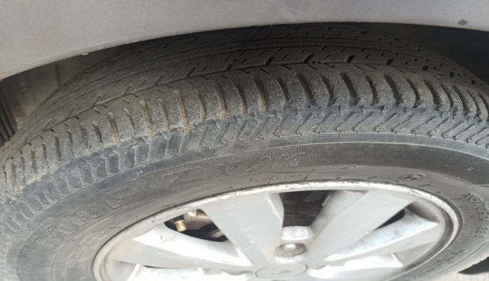 2013 Hyundai i20 ASTA 1.4 CRDI, Diesel, Manual, 2,02,823 km, tyre