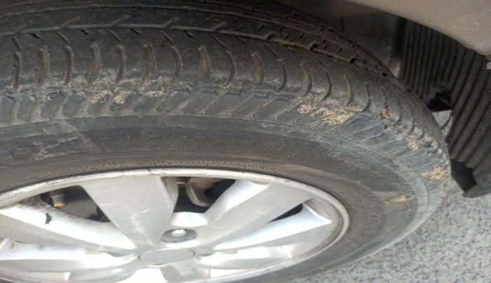 2013 Hyundai i20 ASTA 1.4 CRDI, Diesel, Manual, 2,02,823 km, tyre