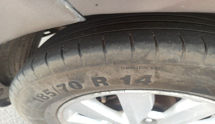 2013 Hyundai i20 ASTA 1.4 CRDI, Diesel, Manual, 2,02,823 km, tyre