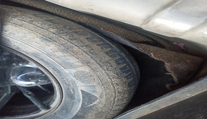 2013 Hyundai i20 ASTA 1.4 CRDI, Diesel, Manual, 2,02,823 km, tyre