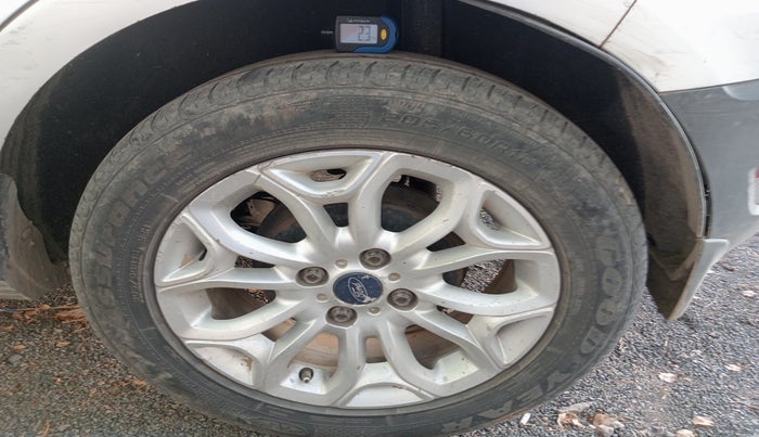 2013 Ford Ecosport TITANIUM 1.5L DIESEL, Diesel, Manual, 1,76,234 km, tyre