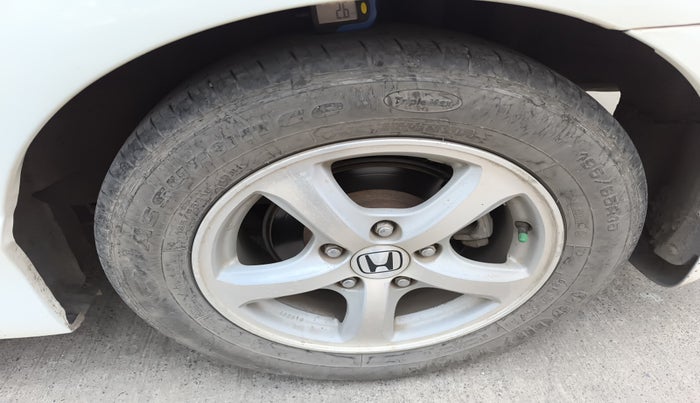 2011 Honda Civic 1.8L I-VTEC V MT, Petrol, Manual, 1,94,801 km, tyre