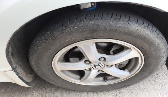 2011 Honda Civic 1.8L I-VTEC V MT, Petrol, Manual, 1,94,801 km, tyre