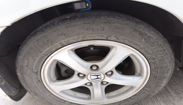 2011 Honda Civic 1.8L I-VTEC V MT, Petrol, Manual, 1,94,801 km, tyre