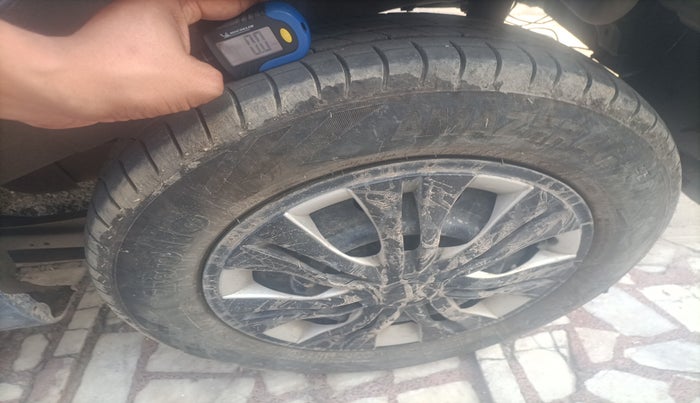 2013 Maruti Wagon R 1.0 LXI CNG, Petrol, Manual, 1,20,608 km, tyre