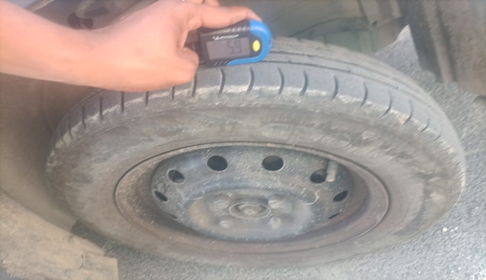 2013 Maruti Wagon R 1.0 LXI CNG, Petrol, Manual, 1,20,608 km, tyre