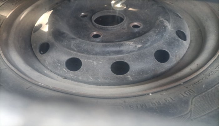 2013 Maruti Wagon R 1.0 LXI CNG, Petrol, Manual, 1,20,608 km, tyre