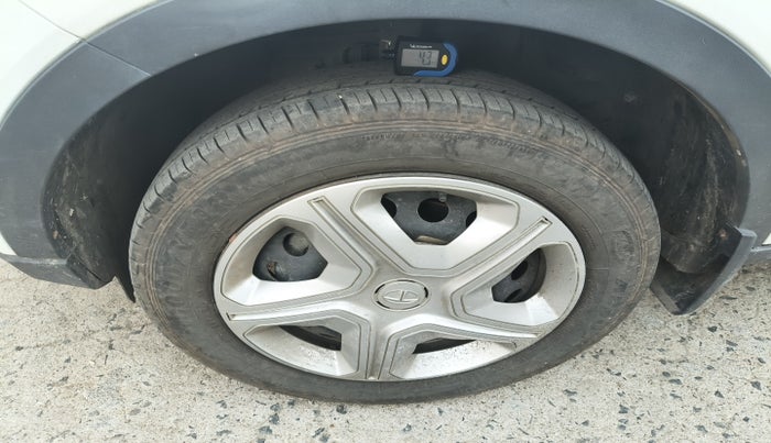 2023 Tata NEXON XM SUNROOF PETROL, Petrol, Manual, 31,835 km, tyre
