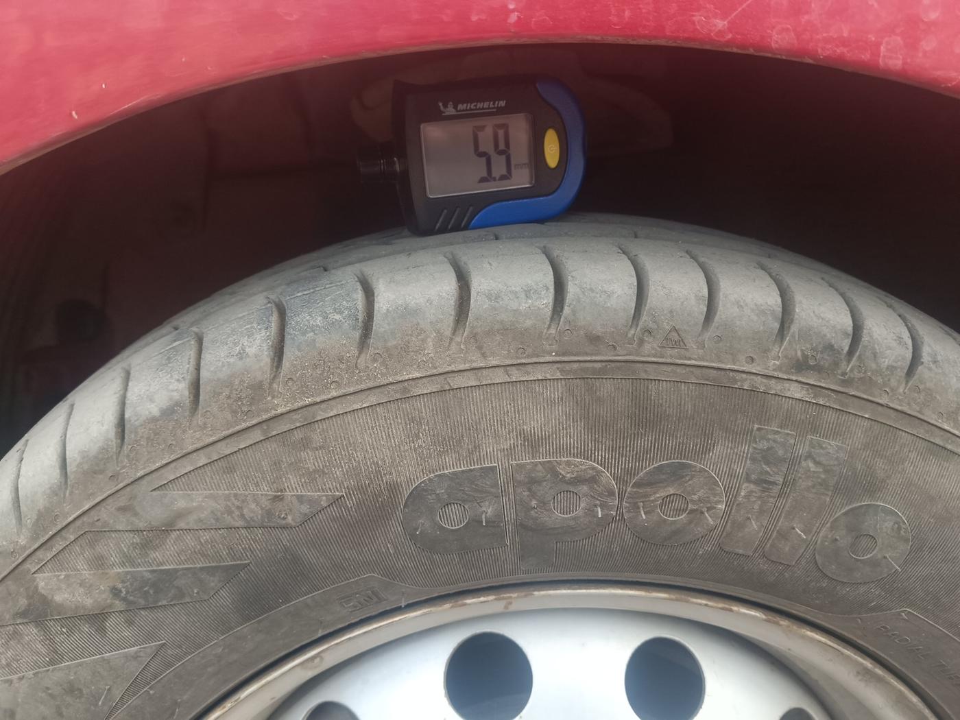 2013 Hyundai Eon D-LITE+, Petrol, Manual, 38,869 km, tyre