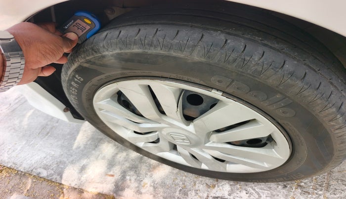 2016 Honda City 1.5L I-VTEC SV, Petrol, Manual, 2,01,479 km, tyre