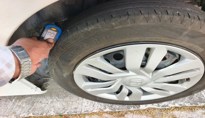 2016 Honda City 1.5L I-VTEC SV, Petrol, Manual, 2,01,479 km, tyre