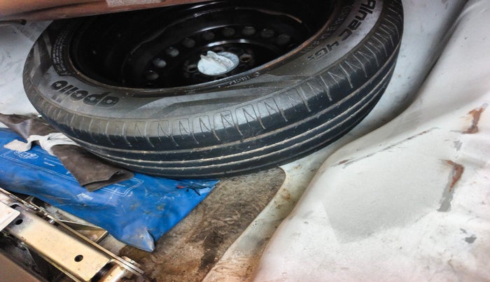 2016 Honda City 1.5L I-VTEC SV, Petrol, Manual, 2,01,479 km, tyre