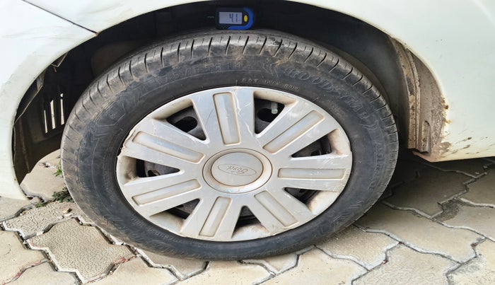 2011 Ford Figo ZXI 1.2 PETROL, Petrol, Manual, 60,080 km, tyre