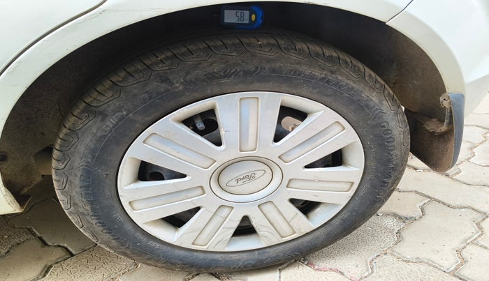 2011 Ford Figo ZXI 1.2 PETROL, Petrol, Manual, 60,080 km, tyre