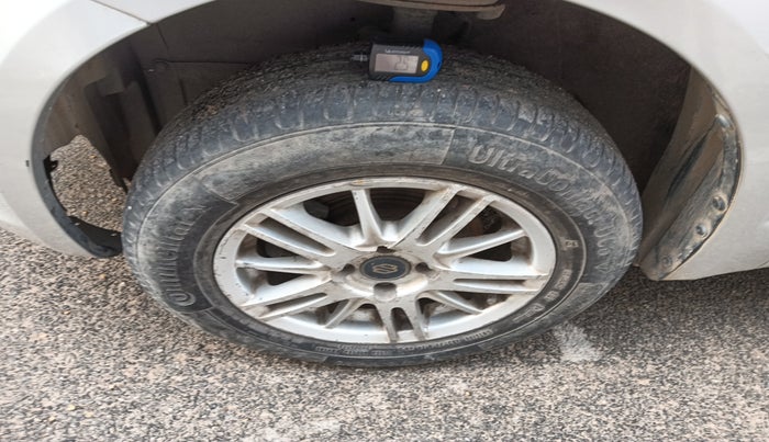 2011 Maruti Swift Dzire LXI, Petrol, Manual, 2,28,472 km, tyre