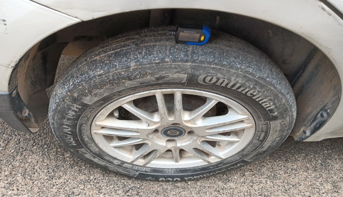 2011 Maruti Swift Dzire LXI, Petrol, Manual, 2,28,472 km, tyre