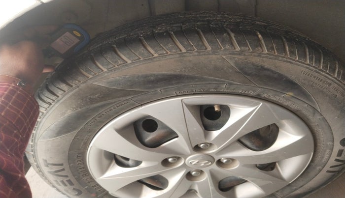 2016 Hyundai Elite i20 SPORTZ 1.4 CRDI, Diesel, Manual, 1,66,658 km, tyre