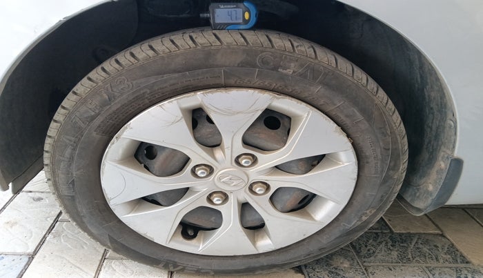 2015 Hyundai Xcent S 1.2, Petrol, Manual, 47,163 km, tyre