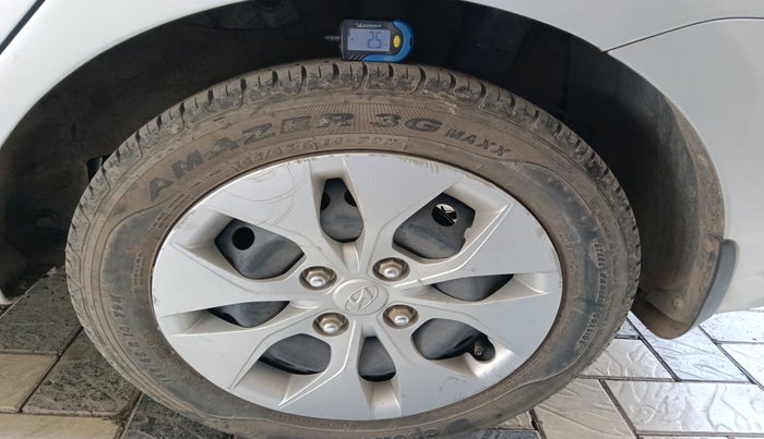 2015 Hyundai Xcent S 1.2, Petrol, Manual, 47,163 km, tyre