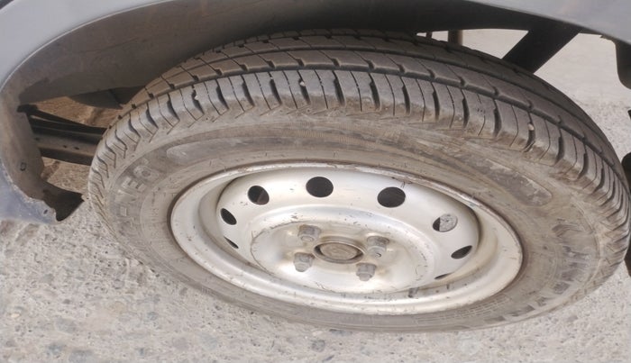 2013 Maruti Wagon R 1.0 LXI, Petrol, Manual, 80,468 km, tyre