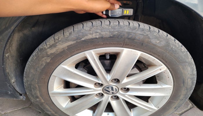 2016 Volkswagen Vento HIGHLINE PETROL AT, Petrol, Automatic, 1,36,370 km, tyre