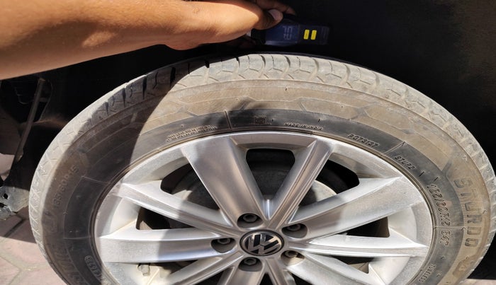 2016 Volkswagen Vento HIGHLINE PETROL AT, Petrol, Automatic, 1,36,370 km, tyre