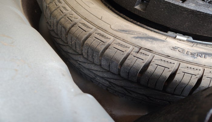 2016 Volkswagen Vento HIGHLINE PETROL AT, Petrol, Automatic, 1,36,370 km, tyre