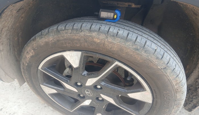 2023 Tata PUNCH Creative Dual Tone AMT Sunroof , Petrol, Automatic, 12,885 km, tyre