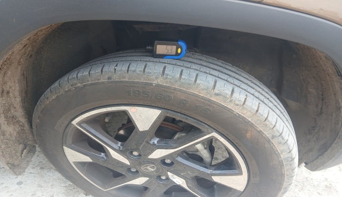 2023 Tata PUNCH Creative Dual Tone AMT Sunroof , Petrol, Automatic, 12,885 km, tyre