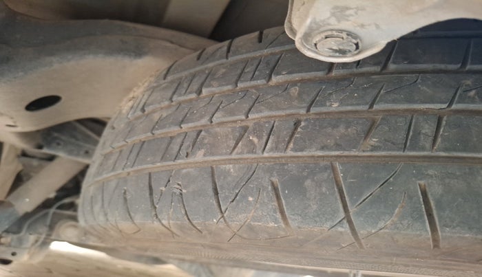 2017 Toyota Innova Crysta 2.4 G 7 STR, Diesel, Manual, 1,42,031 km, tyre