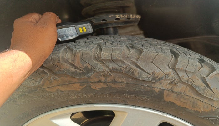 2014 Landrover Freelander 2 TD4 SE, Diesel, Automatic, 1,29,822 km, tyre