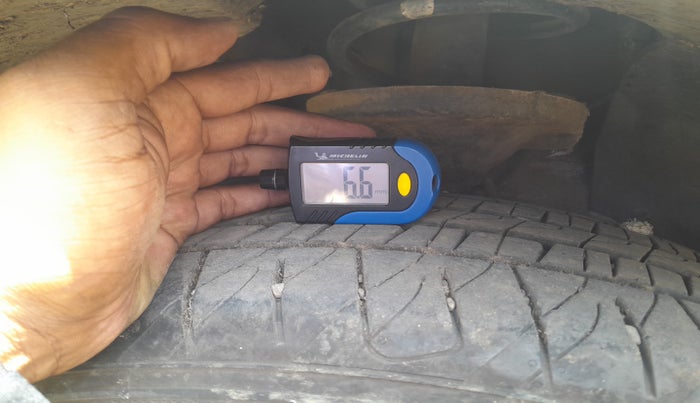 2015 Mahindra XUV500 W8, Diesel, Manual, 1,29,695 km, tyre