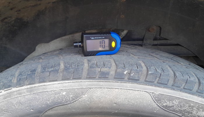 2015 Mahindra XUV500 W8, Diesel, Manual, 1,29,695 km, tyre