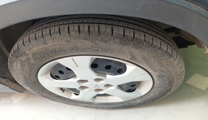 2022 Mahindra XUV300 W6 1.2 PETROL, Petrol, Manual, 8,097 km, tyre