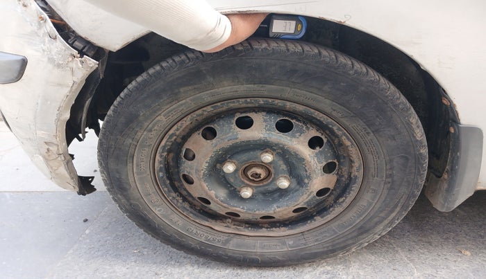 2010 Hyundai i10 ERA 1.1, Petrol, Manual, 1,36,187 km, tyre