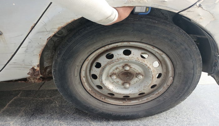 2010 Hyundai i10 ERA 1.1, Petrol, Manual, 1,36,187 km, tyre