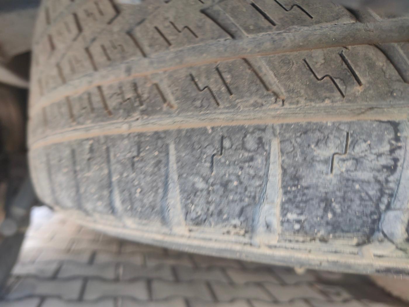 2010 Toyota Fortuner 3.0 4X4 MT, Diesel, Manual, 89,929 km, tyre