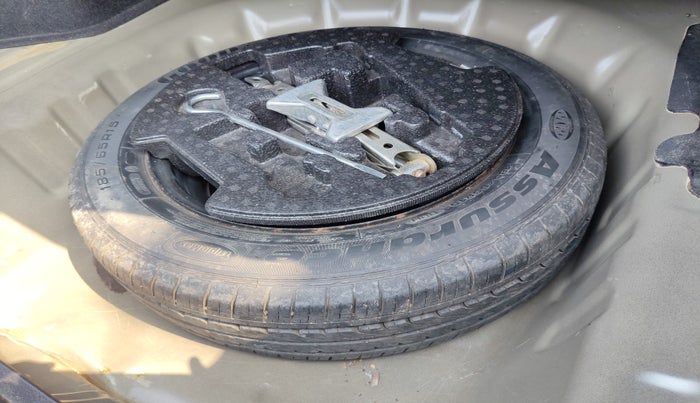 2017 Maruti Ciaz ZXI+ AT, Petrol, Automatic, 82,777 km, tyre