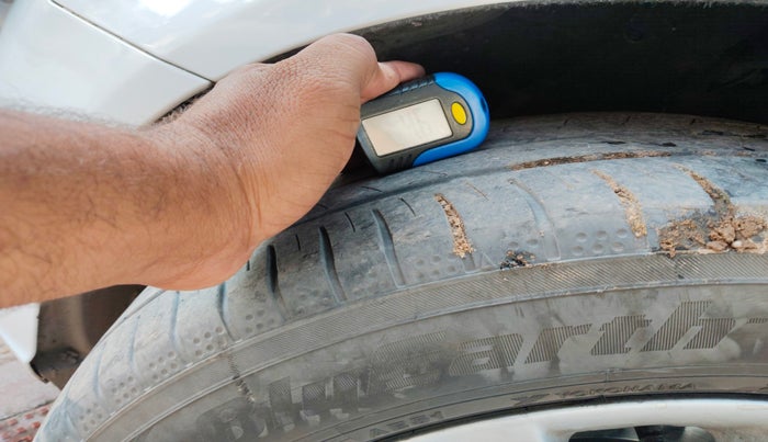 2013 Audi A6 2.0 TDI PREMIUM, Diesel, Automatic, 1,08,489 km, tyre