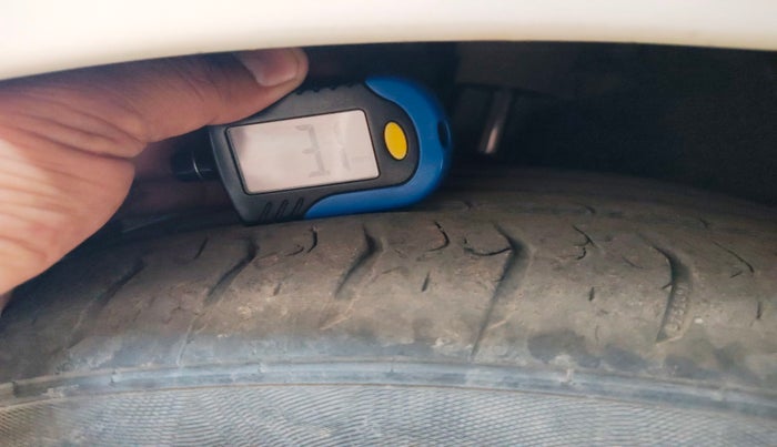 2013 Audi A6 2.0 TDI PREMIUM, Diesel, Automatic, 1,08,489 km, tyre