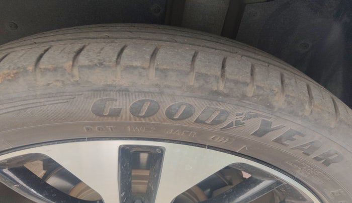 2022 MG HECTOR PLUS SELECT 2.0 DIESEL TURBO MT 7-STR, Diesel, Manual, 44,707 km, tyre