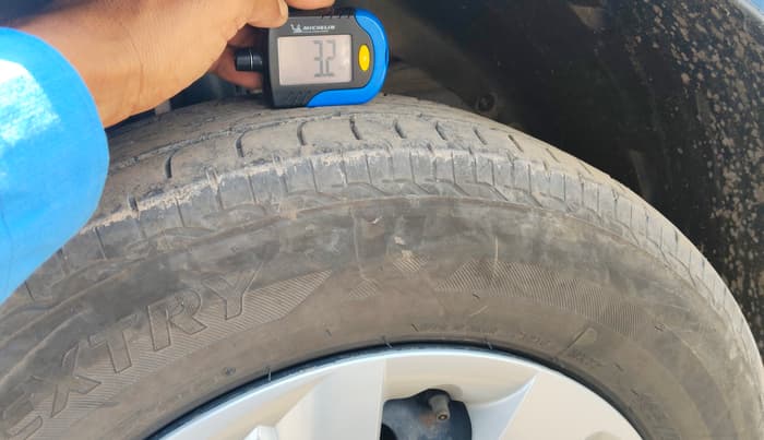 2017 Maruti Dzire VDI, Diesel, Manual, 58,104 km, tyre
