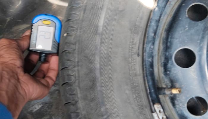 2017 Maruti Dzire VDI, Diesel, Manual, 58,104 km, tyre