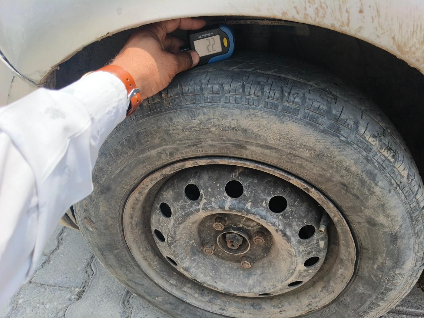 2010 Maruti Ritz VXI, Petrol, Manual, 1,00,002 km, tyre