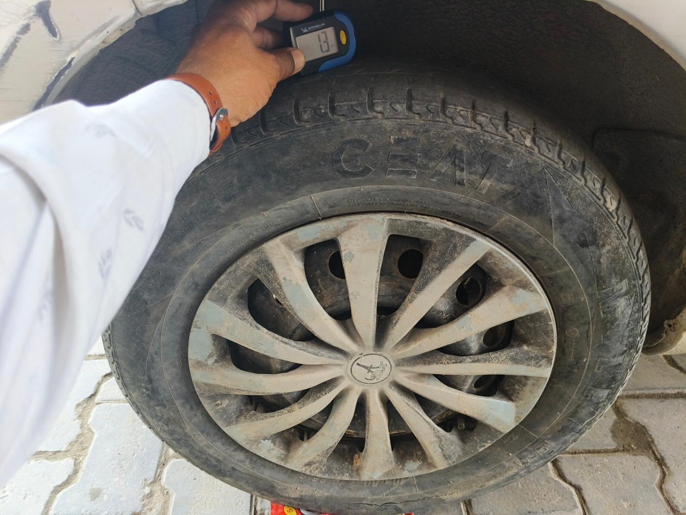 2010 Maruti Ritz VXI, Petrol, Manual, 1,00,002 km, tyre