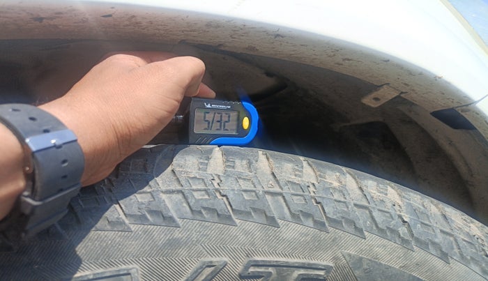 2011 Toyota Fortuner 3.0 4X2 MT, Diesel, Manual, 1,57,093 km, tyre