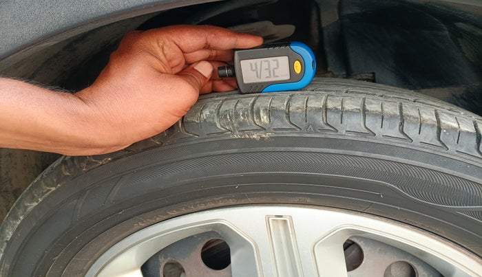 2020 Tata NEXON XM PETROL, Petrol, Manual, 1,40,443 km, tyre