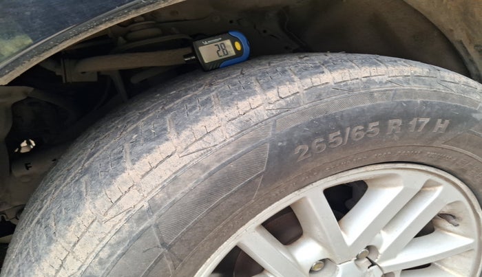 2012 Toyota Fortuner 3.0 4X2 AT, Diesel, Automatic, 3,34,861 km, tyre